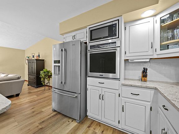 5th image of 2221 Kaukauna Ct