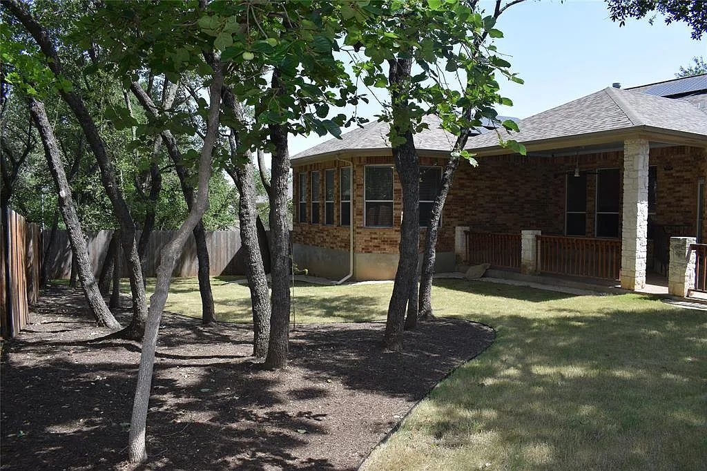 3 bed, 2.0 bath, 2939 sqft, $3,300 — Photo 3