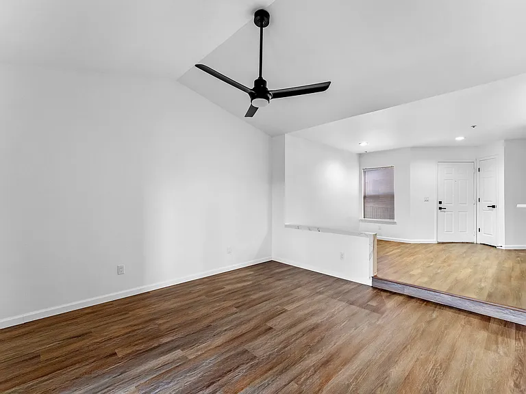 482 N Pin Oak Pl #302 — Photo 4