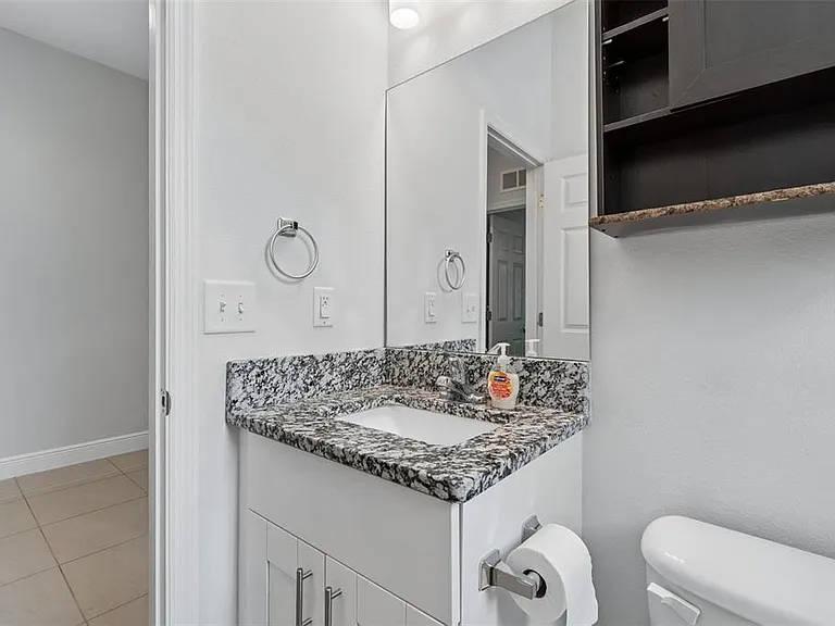 2311 W Aileen St — Photo 8