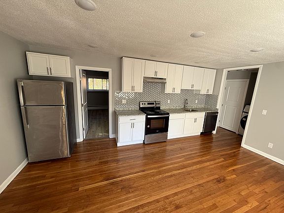 3rd image of 1267 Burnside Ave #C11