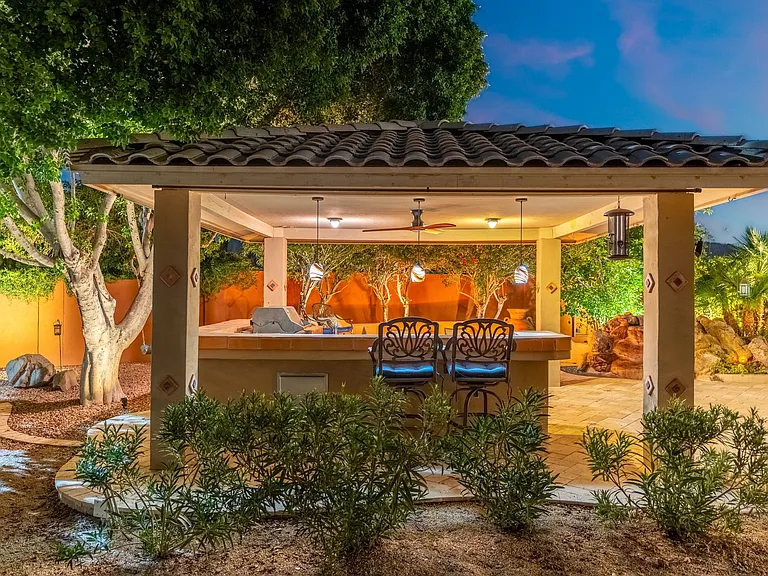 372 W Amoroso Dr — Photo 147