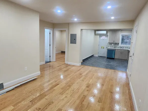 (undisclosed Address), Flushing, NY 11367
