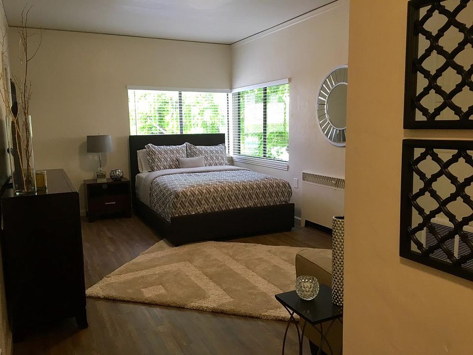 Unfurnished Studio