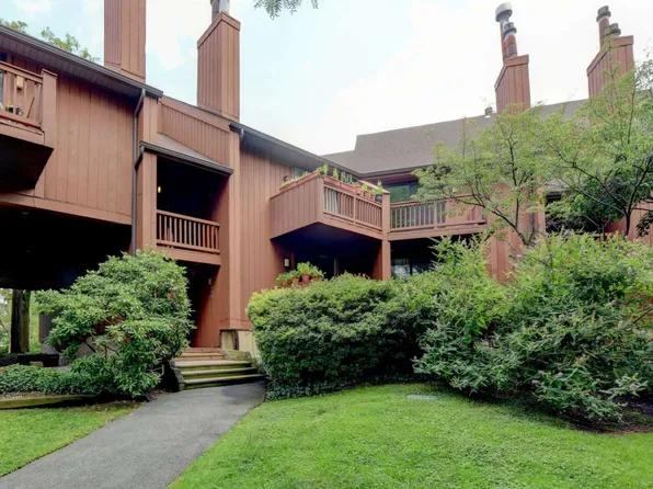 590 Sanderling Court image 1 of 24