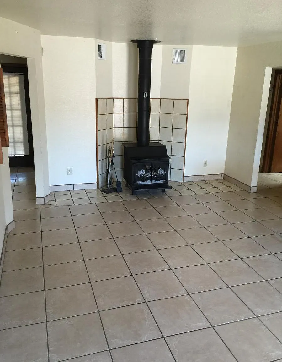 988 Graham Street — Photo 2