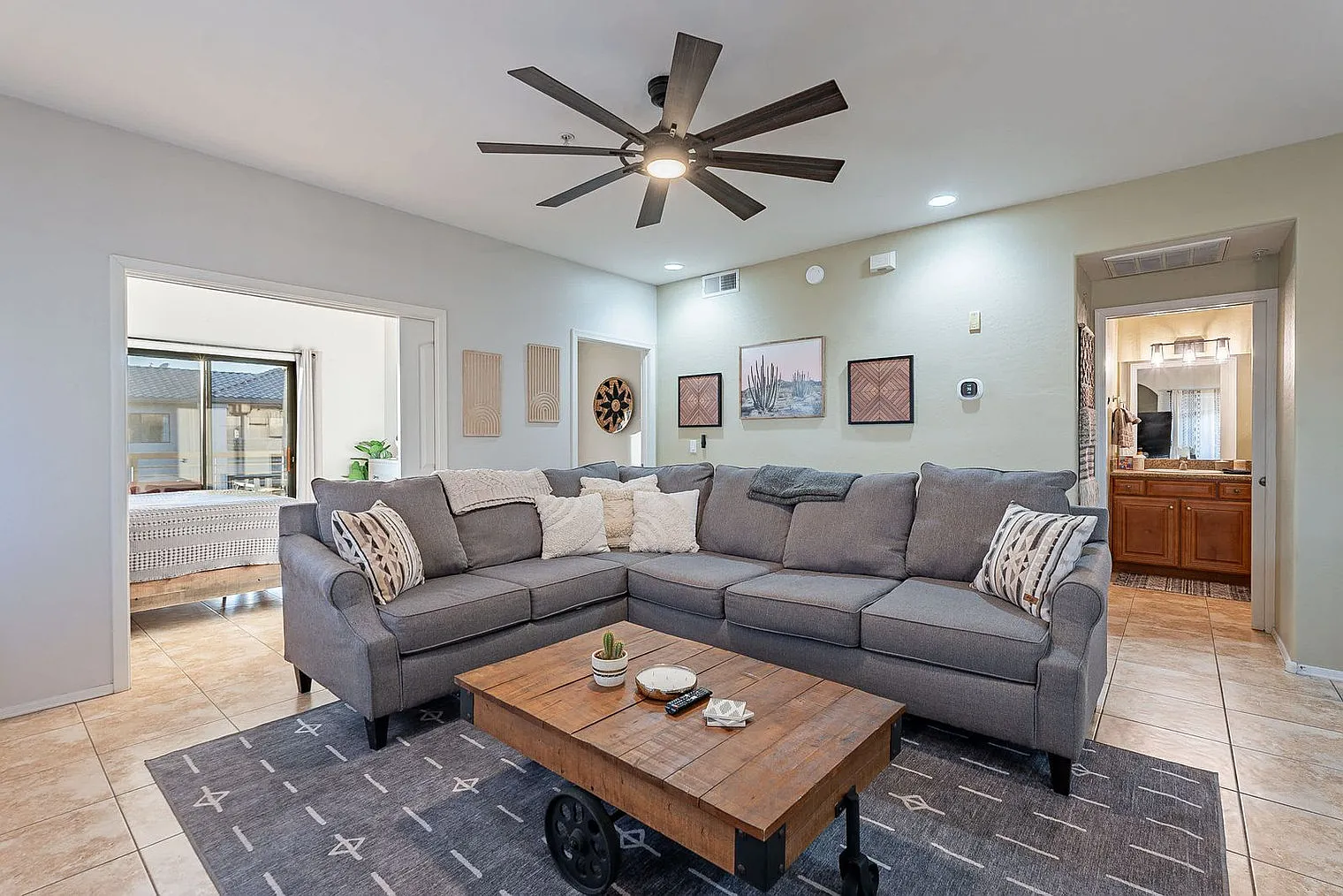 2 bed, 2.0 bath, 1097 sqft, $7,894 — Photo 3