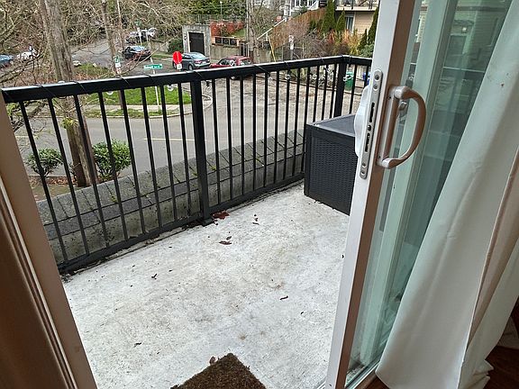 3rd image of 913 Belmont Ave E Unit B