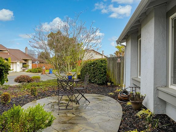 4th image of 302 Durham Court