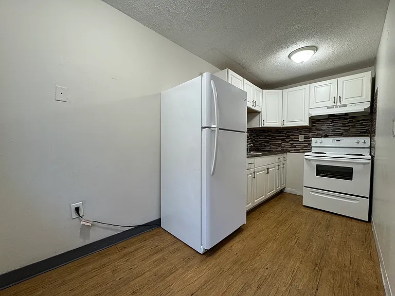243-C2 Laurel St #C2 — Photo 3
