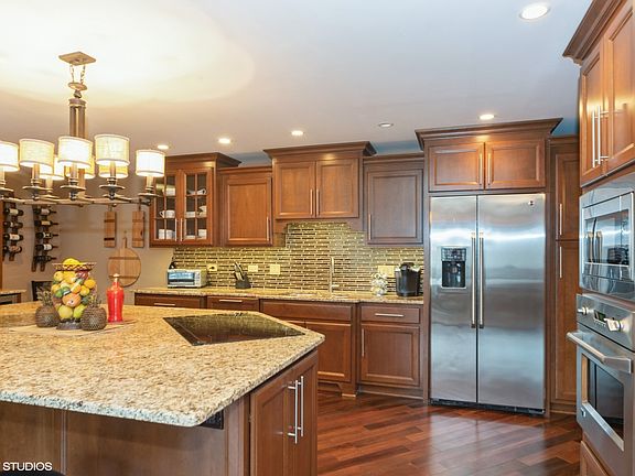 3rd image of 1 Oak Brook Club Dr APT A209