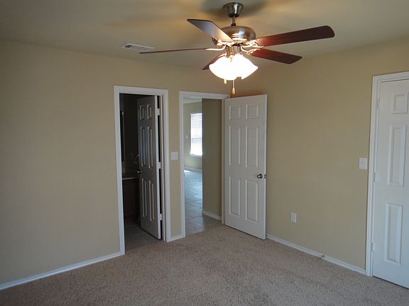 5th image of 831 E College Ave