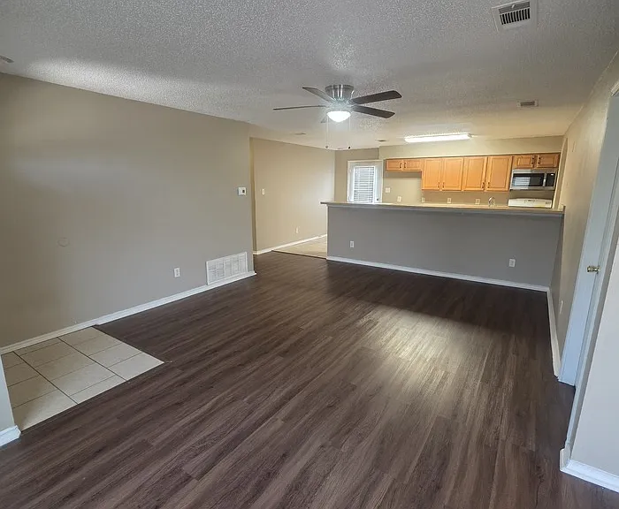 707 Devonian Dr — Photo 4