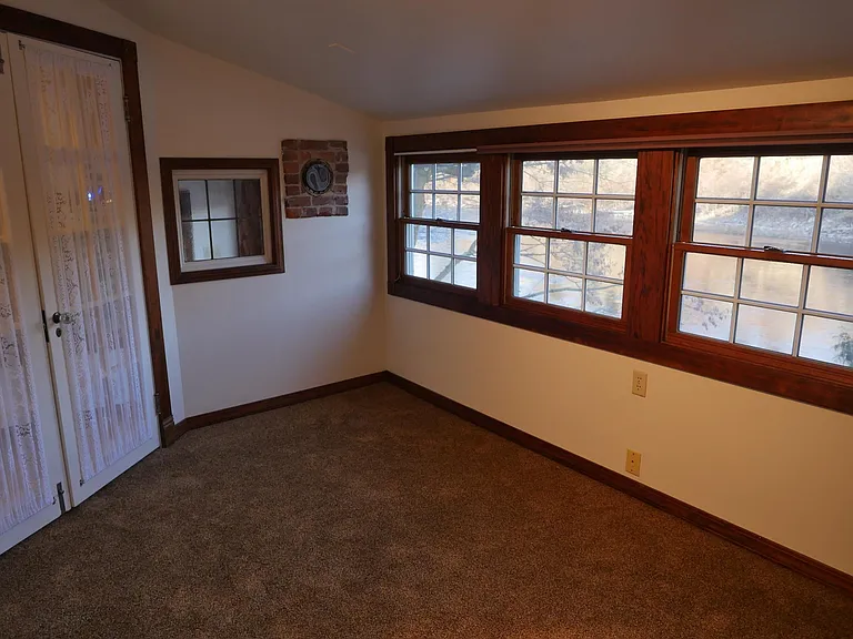 2104 W Clarke Ave — Photo 24