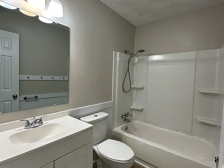 910 Winchester Rd — Photo 10