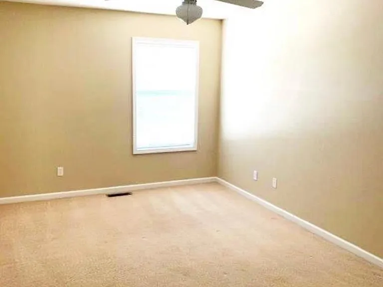 124 N Springview Dr — Photo 13