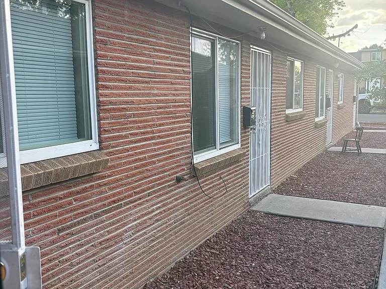 1416 Clinton St — Photo 4