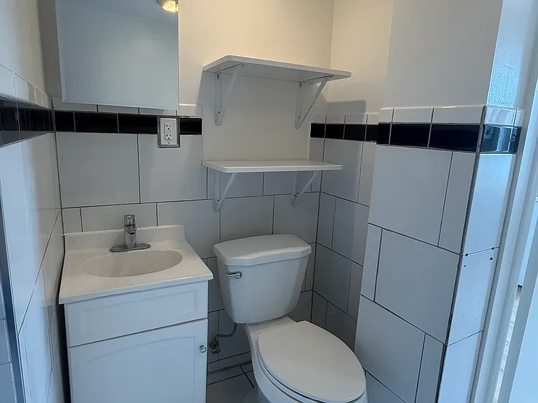 2013 S Loomis St #2R — Photo 11