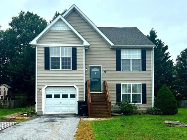 3 Heritage Ln