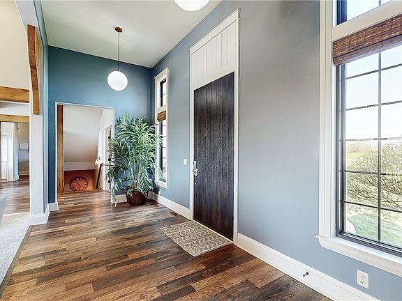 5th image of 2328 Heights Dr