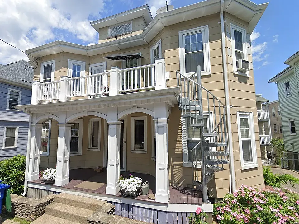 8 Douglas Ave #2