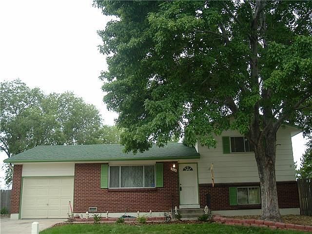 Large front lawn on cul-de-sac