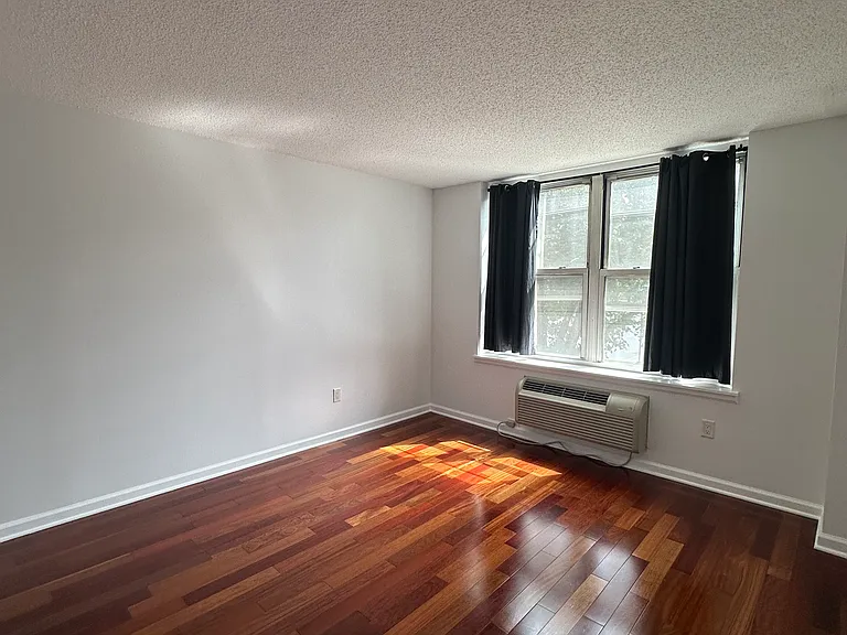300 Main St #215 — Photo 10