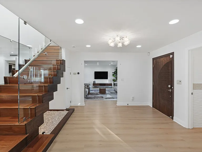 7923 Electra Dr — Photo 6