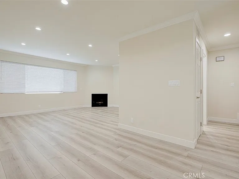 7409 Woodman Ave — Photo 13