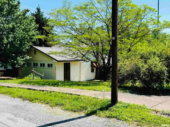 208 Poplar St, Cobden, IL 62920
