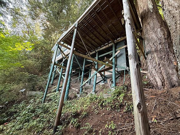 3rd image of 221 Isabella Point Rd