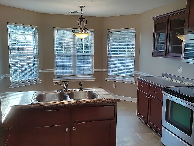 203 Augusta Way — Photo 7