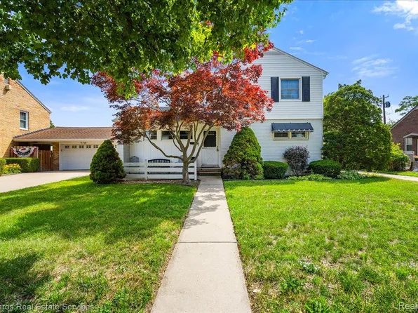 1010 Nottingham Rd, Grosse Pointe Park, MI 48230