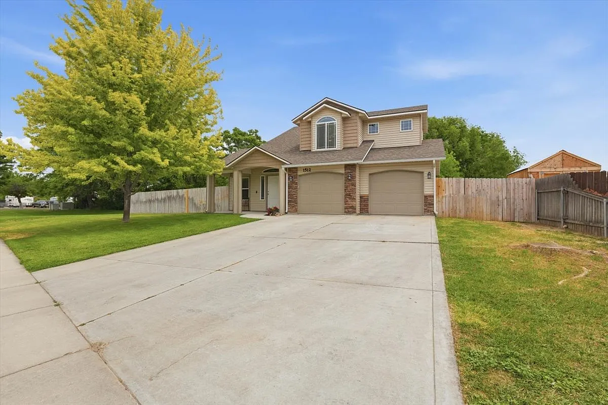 4 bed, 2.5 bath, 1611 sqft, $2,650 — Photo 3