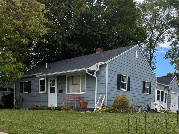 909 E Bellows St, Mount Pleasant, MI 48858