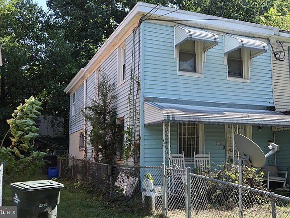 3rd image of 225 55th St NE