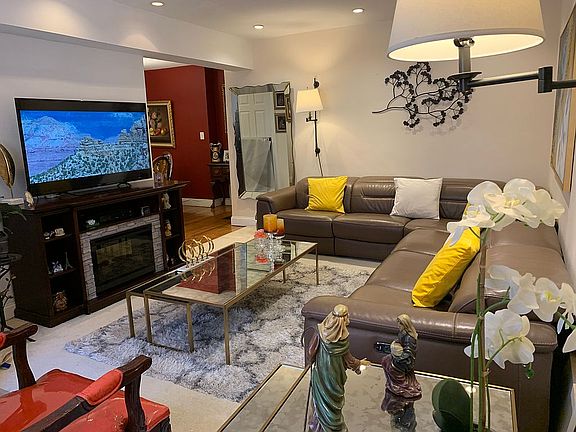4th image of 32-20 91st St APT 308