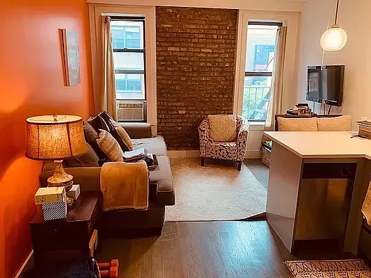 Rented by Qwest Residential Downtown LLC | media 14