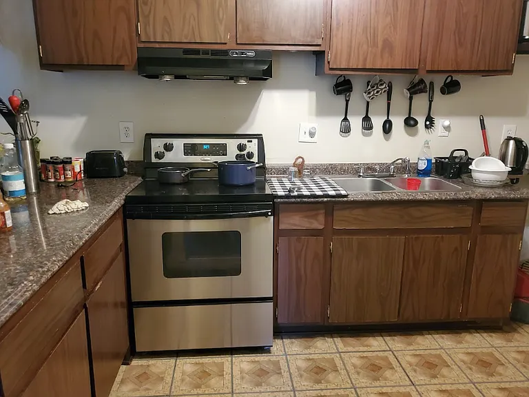 Dolson Arms Apartments — Photo 17