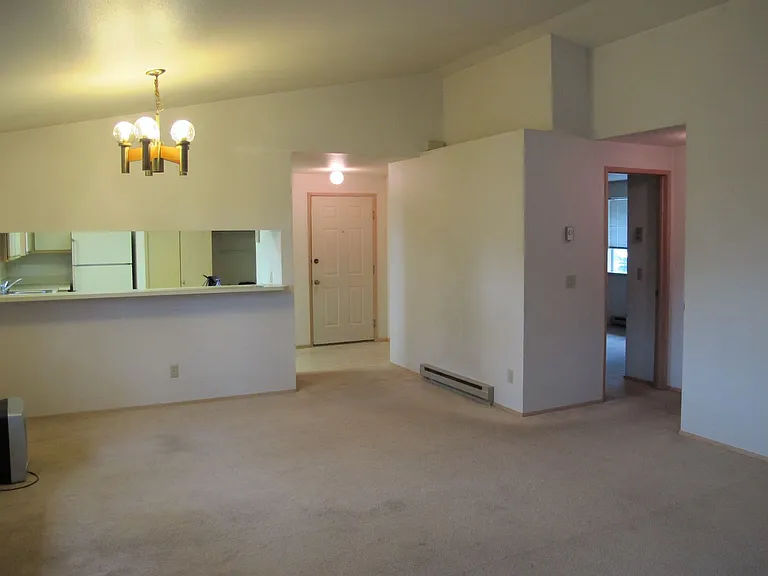 950 SE Ireland St — Photo 13