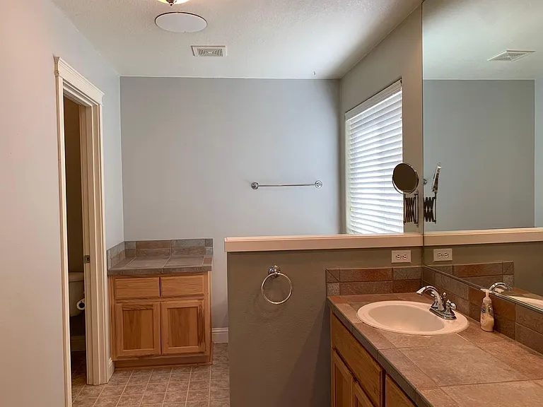 Master room bathroom