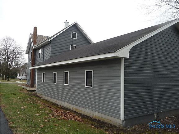 4th image of 323 Hickory St