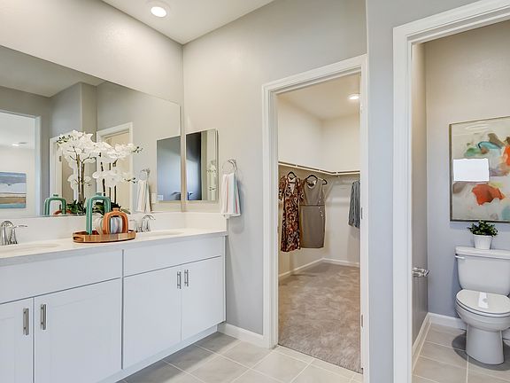 Owner s bath with walk-in closet