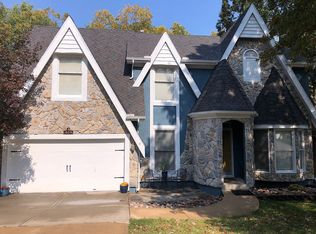 404 NW Cottonwood Dr, Lees Summit, MO 64064