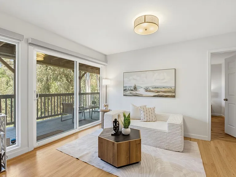 2323 Mastlands Dr — Photo 23