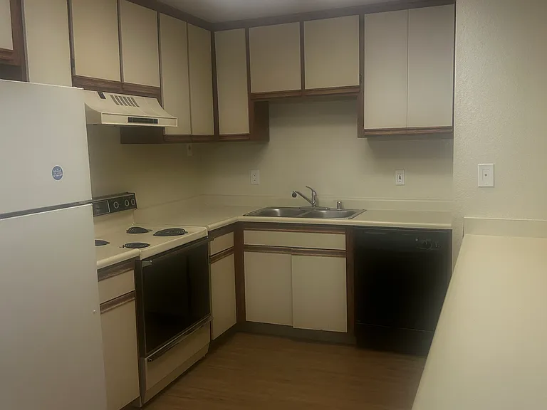 Summer Place Apartments — Photo 16