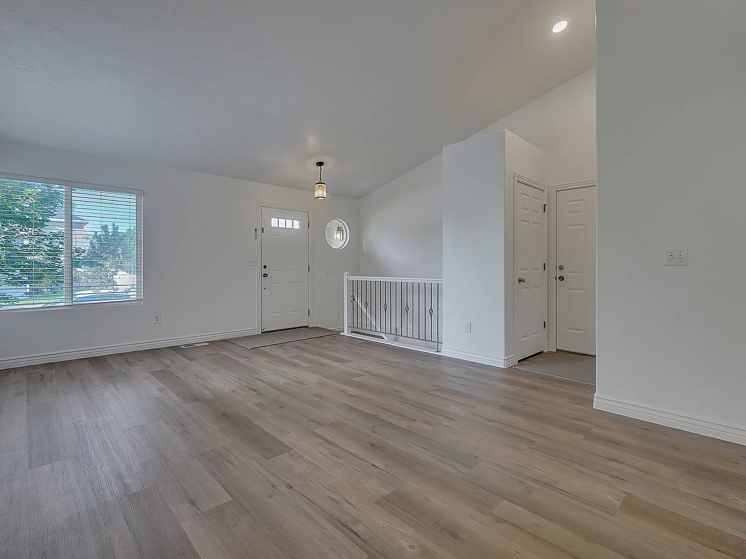 6 bed, 2496 sqft, $2,700 — Photo 4