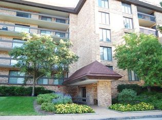 1621 Mission Hills Rd #N-101, Northbrook, IL 60062