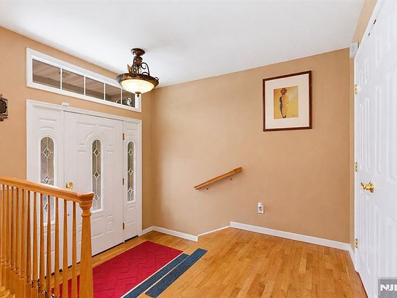 2nd image of 2 Maple Ave