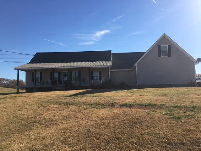 211 Lloyd Way photo 1